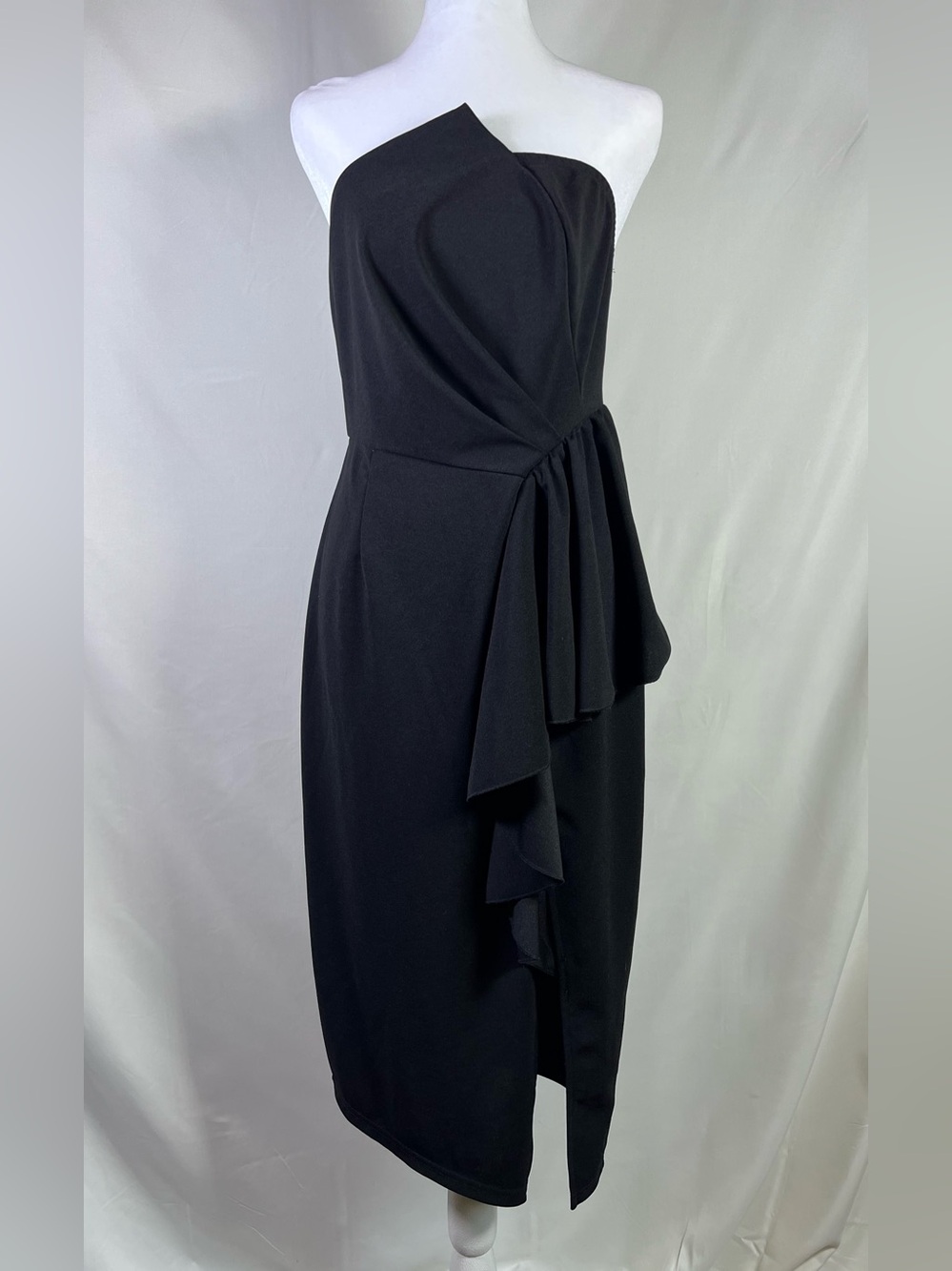 Simplee Black Asymmetrical Strapless Draped Midi Cocktail Dress - Medium